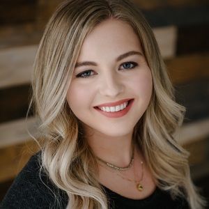 Meet your Posher, Gabriella